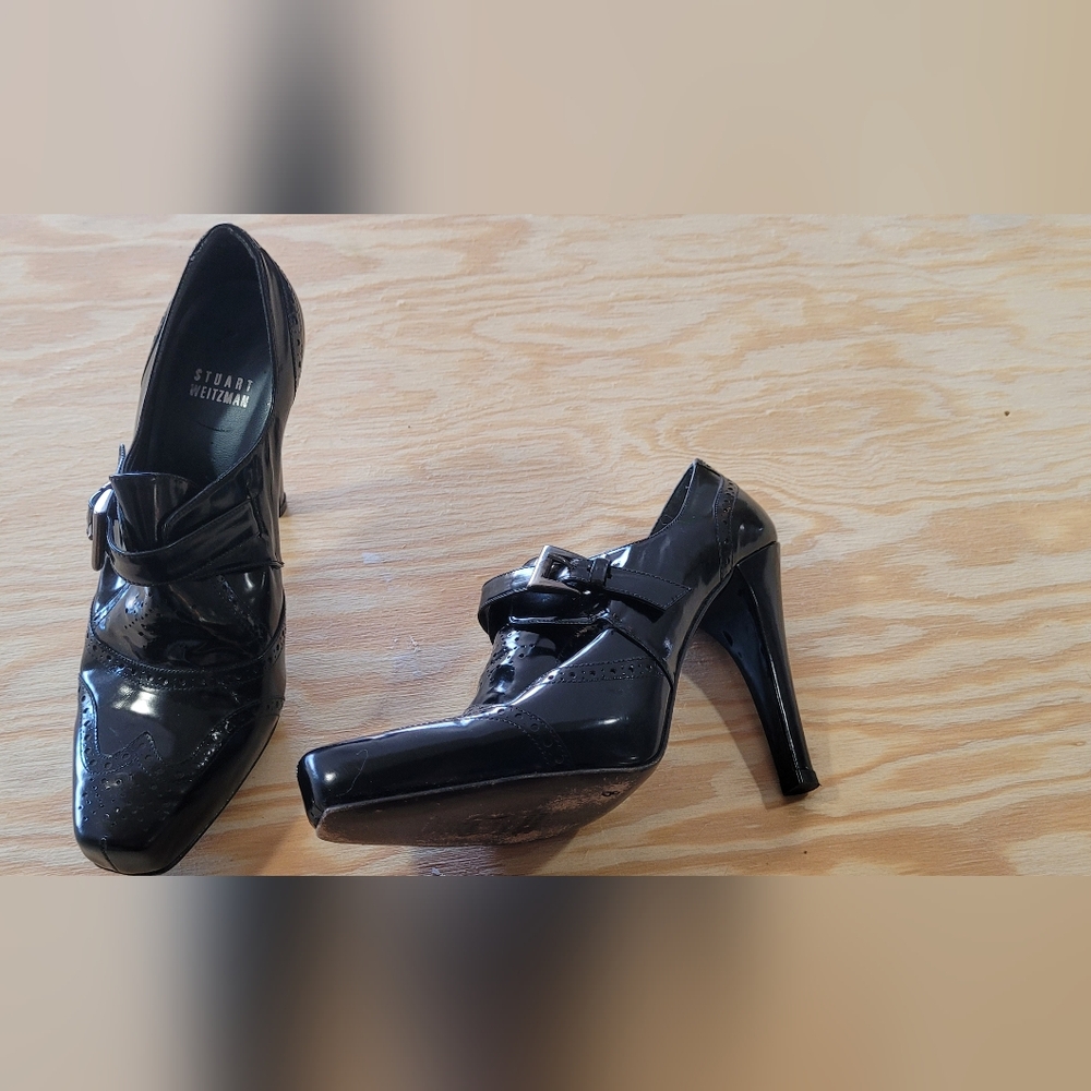 Stuart Weitzman size 8 buckle heels vguc